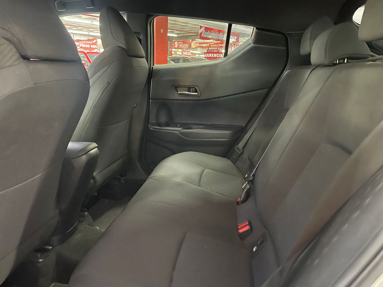 Foto Toyota C-HR 9
