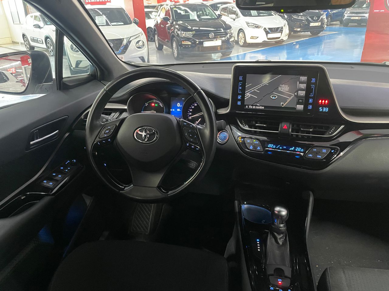 Foto Toyota C-HR 11