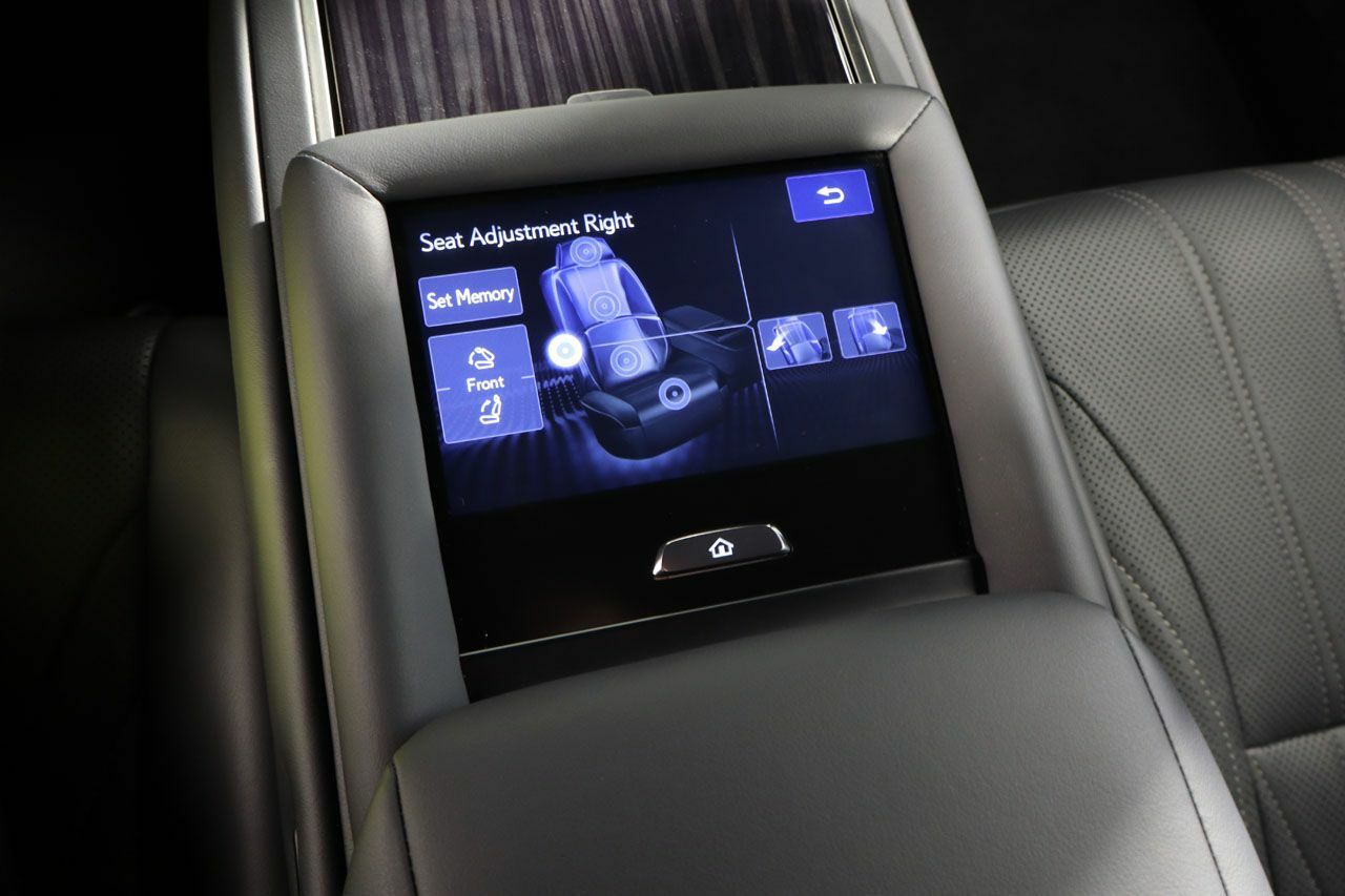 Foto Lexus LS 44