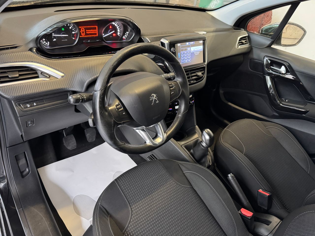 Foto Peugeot 208 5