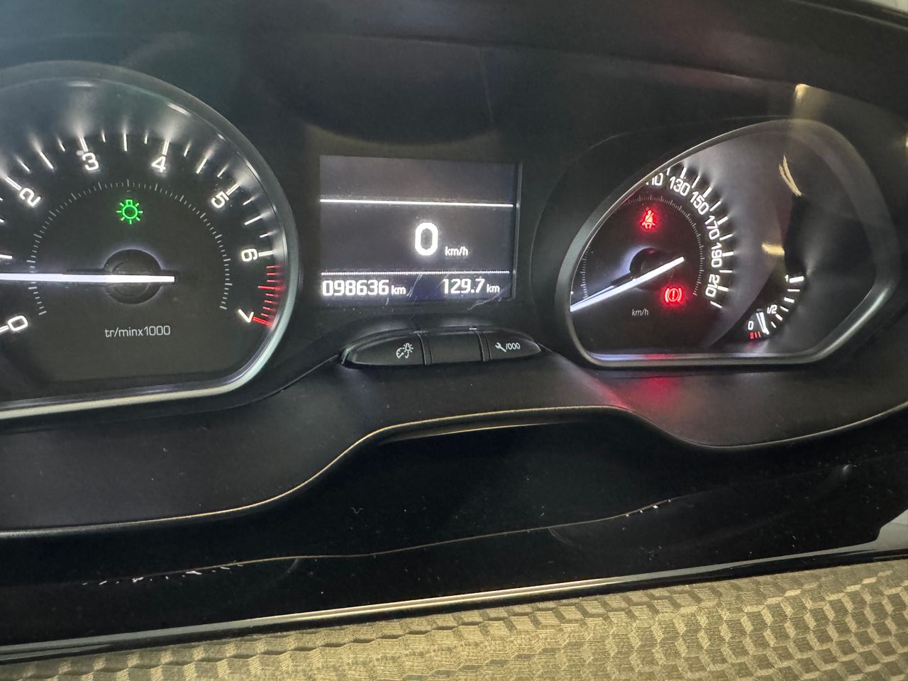 Foto Peugeot 208 8