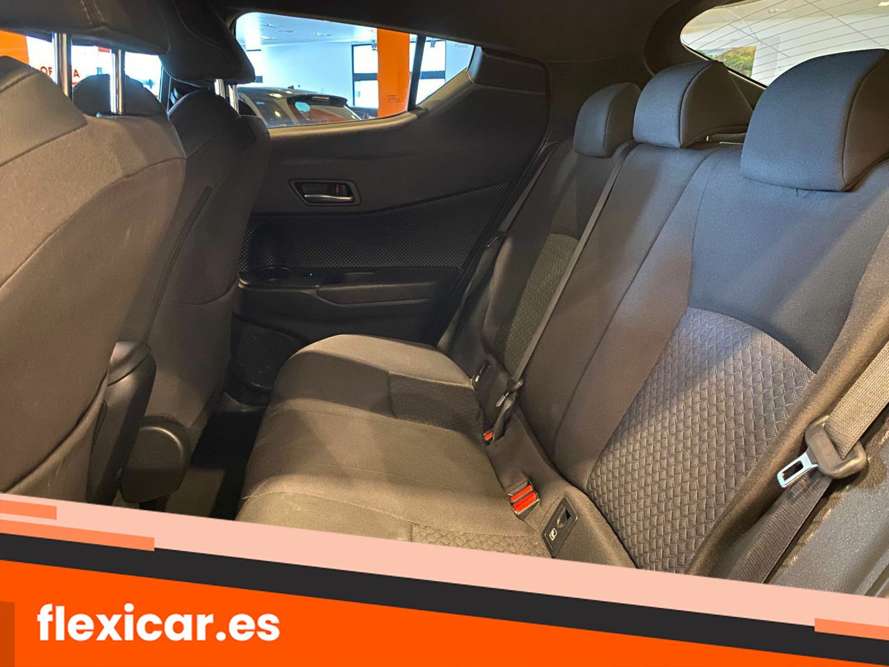 Foto Toyota C-HR 26