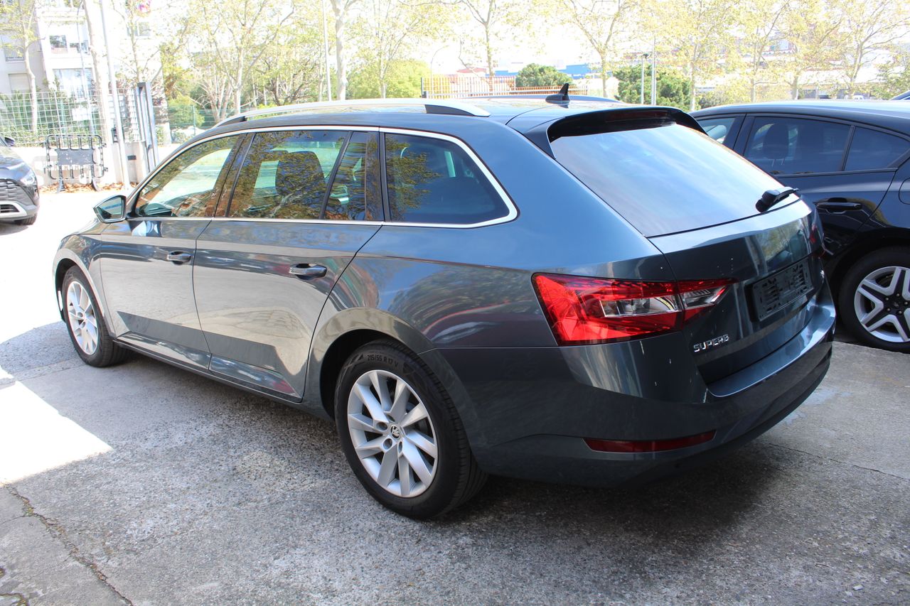 Foto Skoda Superb 5