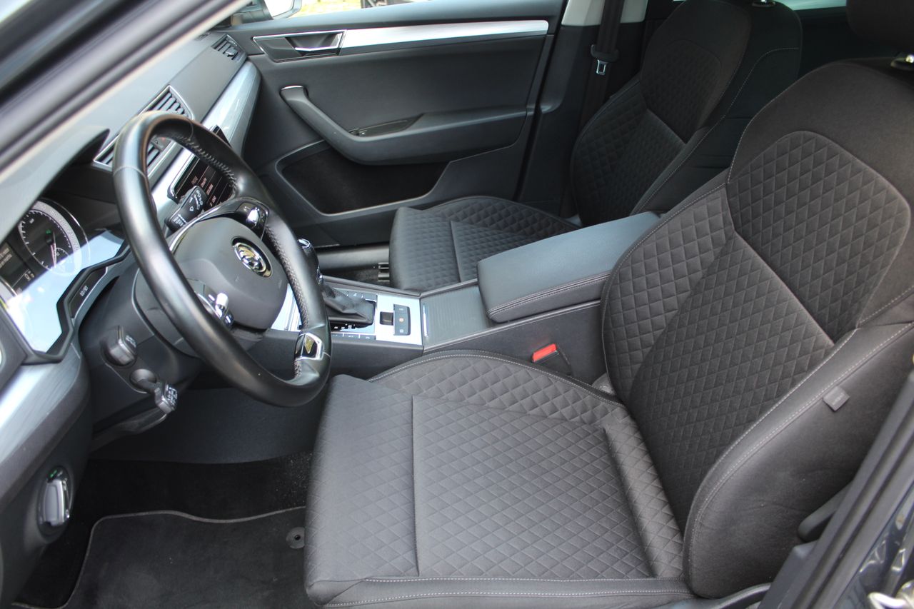 Foto Skoda Superb 8