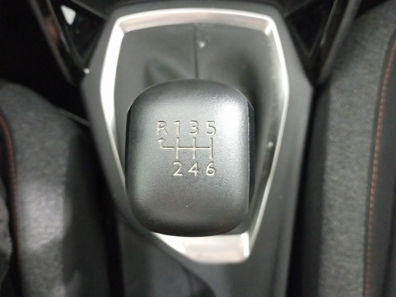 Foto Peugeot 208 12