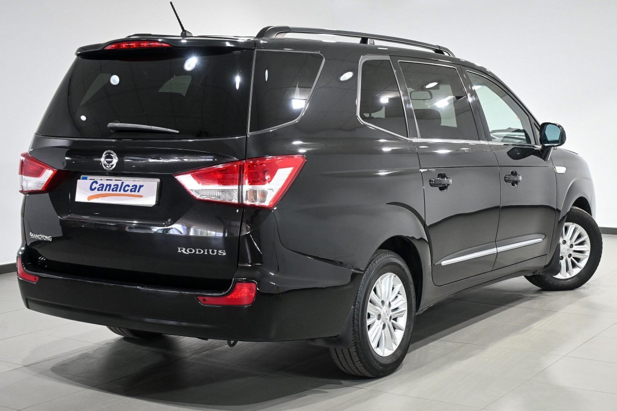 Foto SsangYong Rodius 4