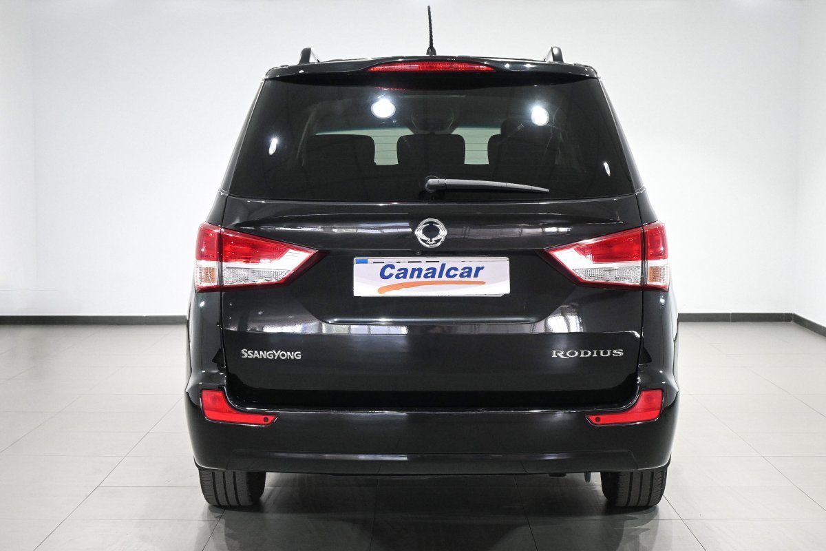 Foto SsangYong Rodius 5