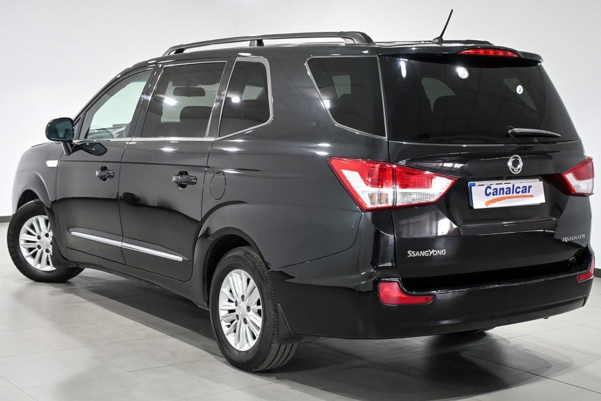 Foto SsangYong Rodius 6