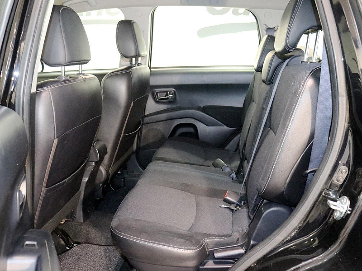 Foto Peugeot 4007 12 Foto Peugeot 4007 12