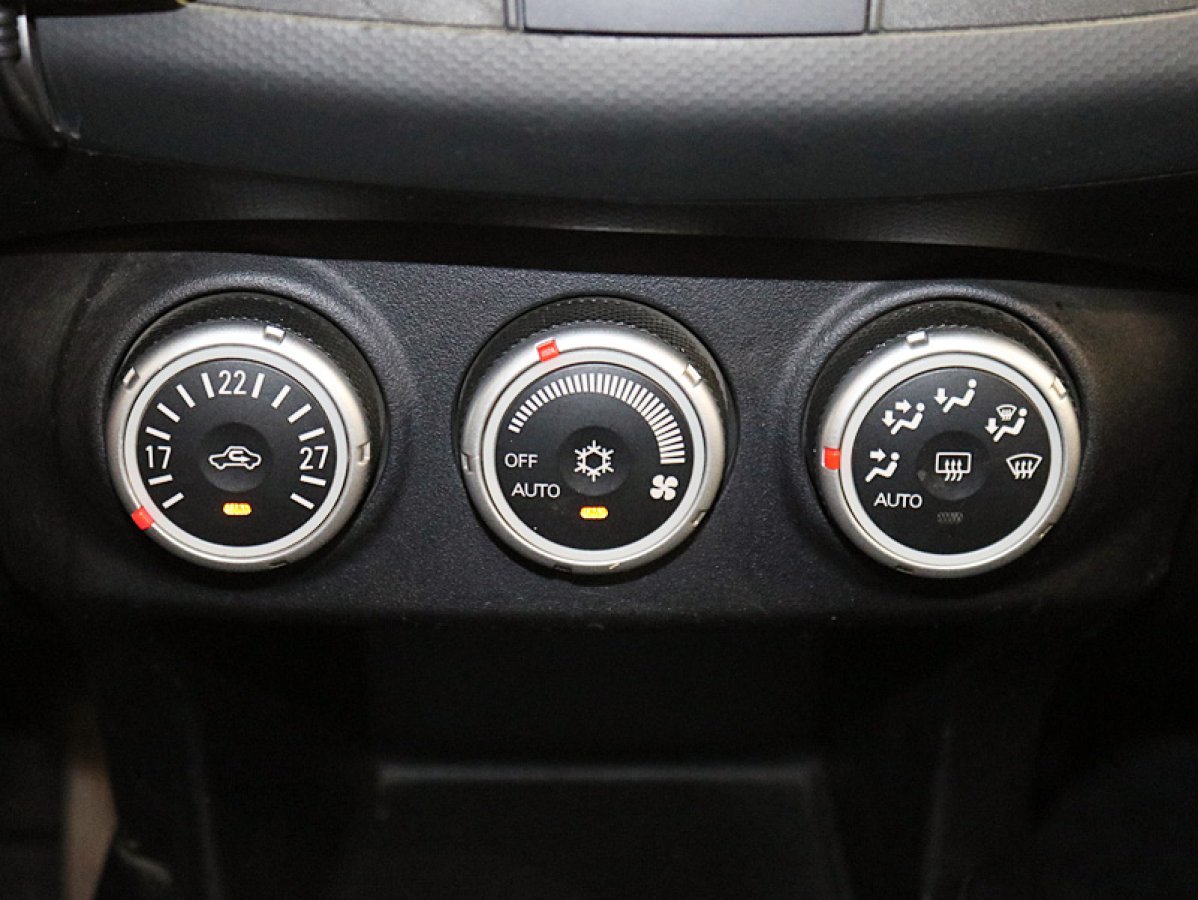 Foto Peugeot 4007 14 Foto Peugeot 4007 14