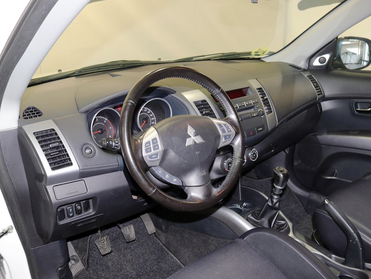 Foto Mitsubishi Outlander 20 Foto Mitsubishi Outlander 20