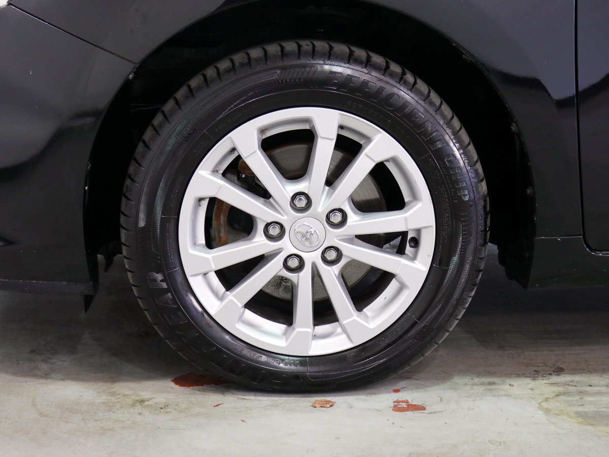 Foto Toyota Corolla Verso 27