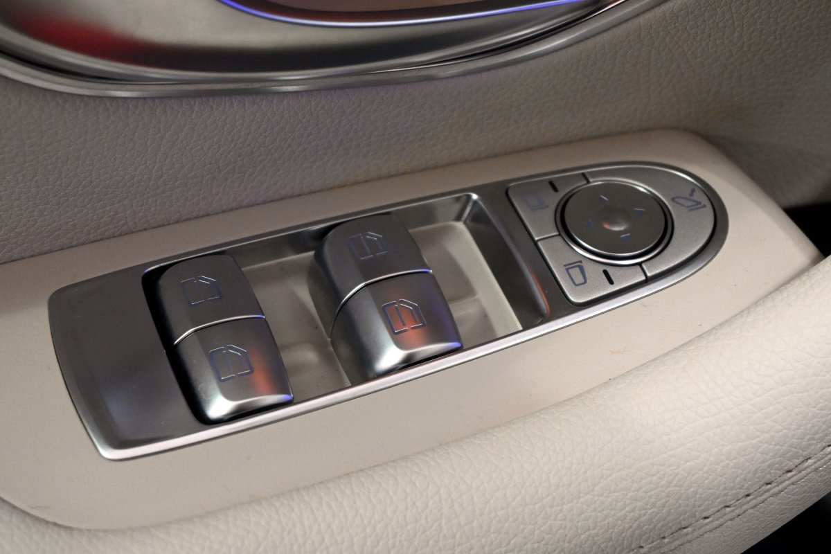 Foto Mercedes-Benz Clase E 25